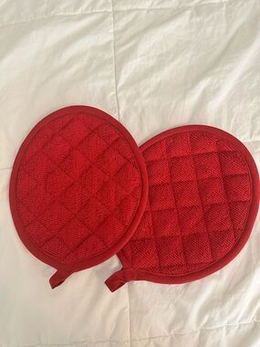 Mainstays Red Quilted Oven Potholders Pair of Two